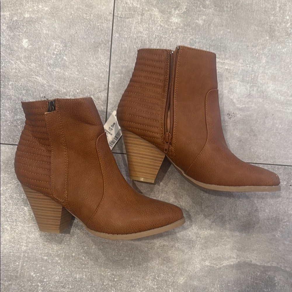 Wild Diva Brown Ankle Boots with Stacked Heel and Elastic Panels
